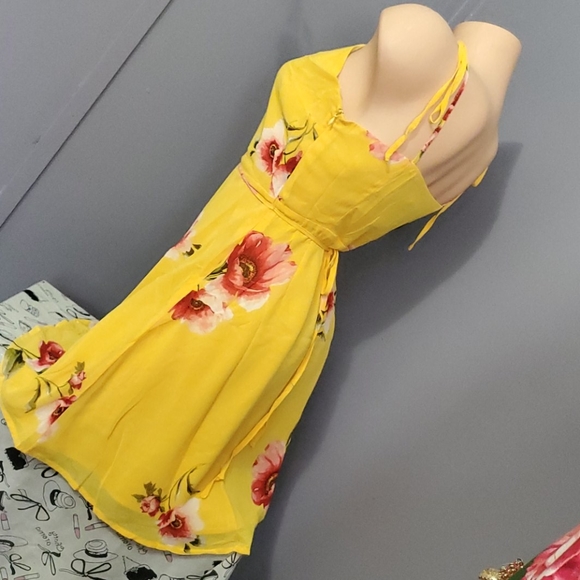Stunning floral lined sundress - Picture 7 of 8